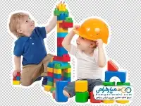 دوربری تصویر پسر بچه در حال بازی با لگو
