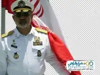 تصویر با کیفیت امیر دریادار شهرام ایرانی با پرچم ایران