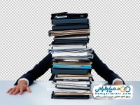 تصویر با کیفیت مرد پشت کتاب روی هم چیده