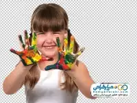 تصویر دوربری دختر بچه با دست رنگی