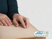 دوربری تصویر فرد روشندل و کتاب با خط بریل