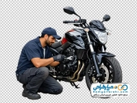 عکس png مرد تعمیرکار در حال تعمیر موتور سیکلت