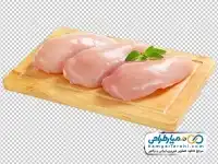 دوربری سینه مرغ روی تخته آشپزخانه